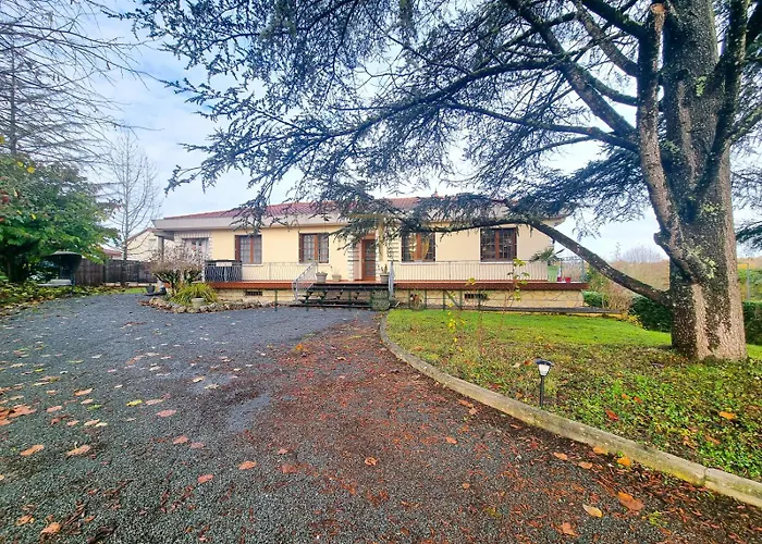 Dom wakacyjny Maison 140m Avec Jardin Arbore 1 700m *